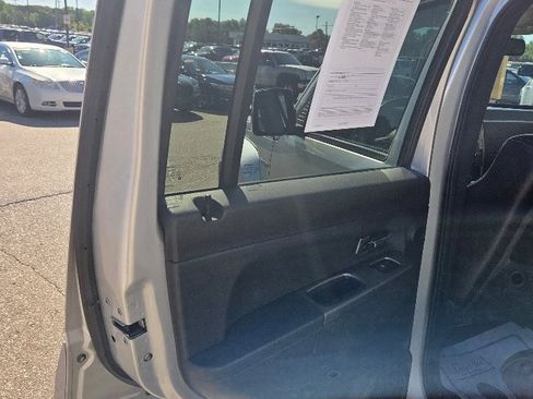 Used 2011 Jeep Liberty Limited Jet image 12