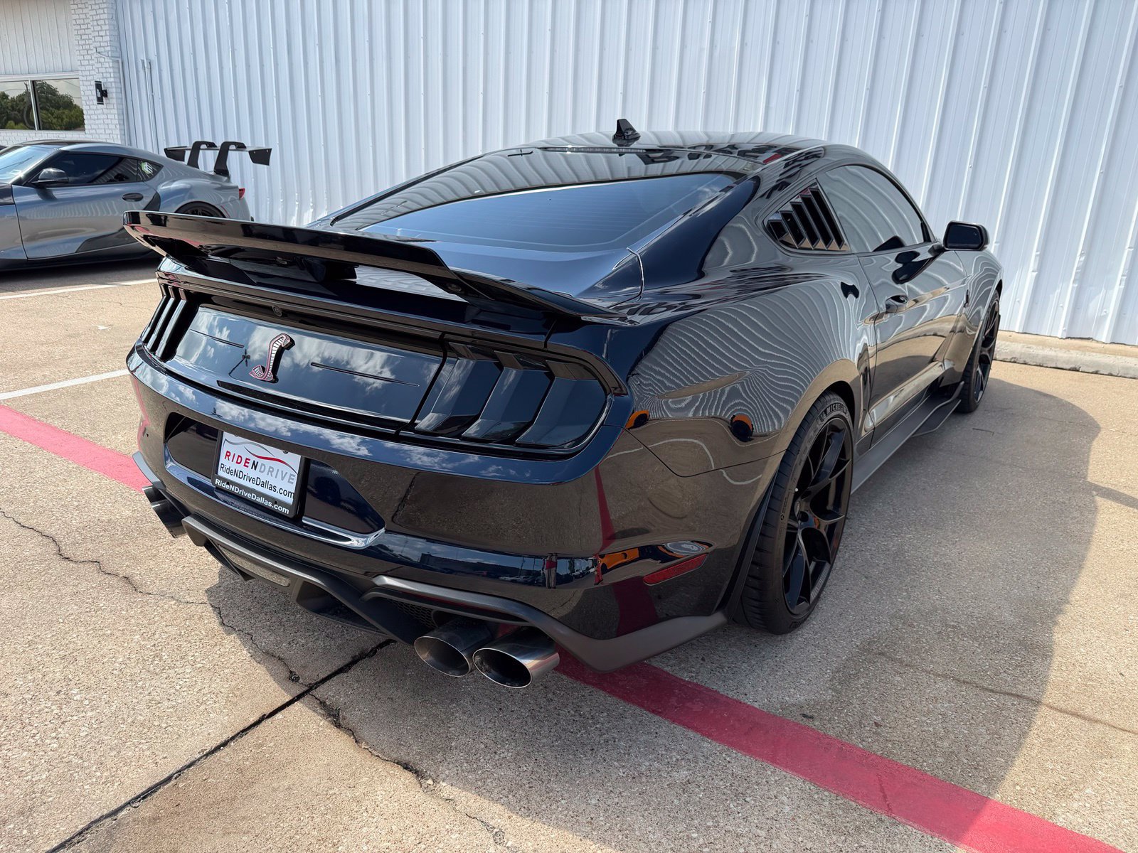 Used 2021 Ford Mustang Shelby GT500 w/ Technology Package RWD image 7