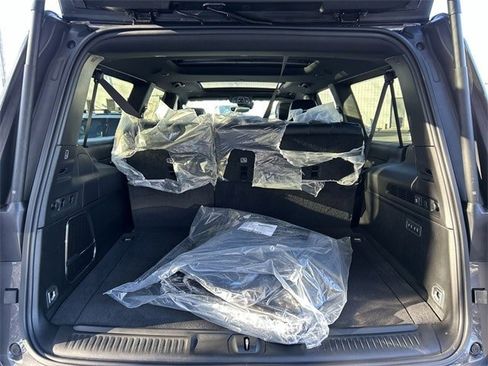 New 2025 Jeep Wagoneer L Series II w/ Premium Group I image 18