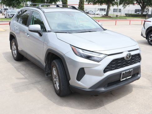 Used 2024 Toyota RAV4 XLE w/ Convenience Package FWD image 2