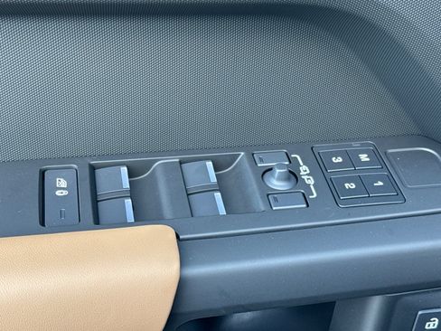 New 2026 Land Rover Defender 110 X-Dynamic SE AWD/4WD image 11