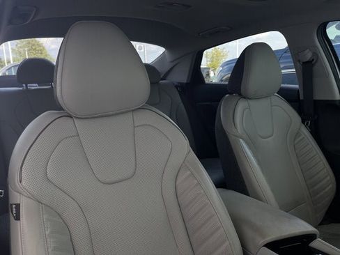 Used 2023 Hyundai Elantra Limited image 28