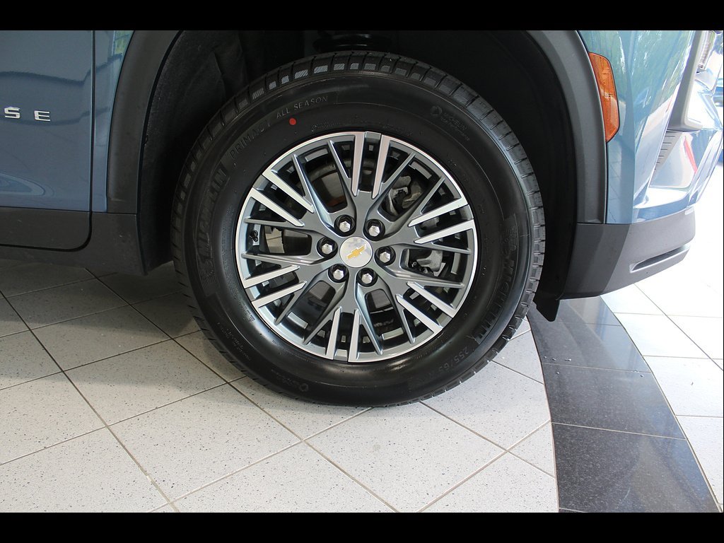 Used 2024 Chevrolet Traverse LS FWD image 10
