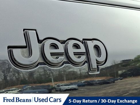 Used 2022 Jeep Grand Cherokee L Limited w/ Black Appearance Package image 31