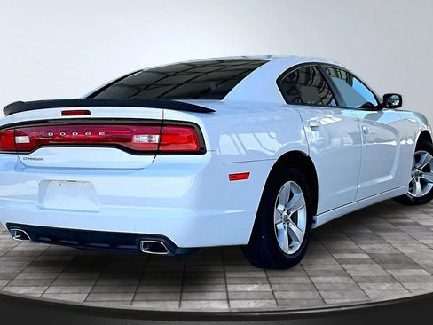 Used 2011 Dodge Charger SE RWD image 6