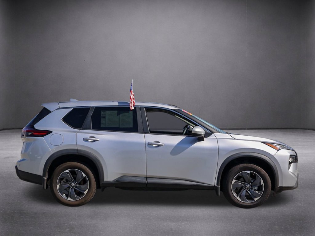 Used 2024 Nissan Rogue SV FWD image 3