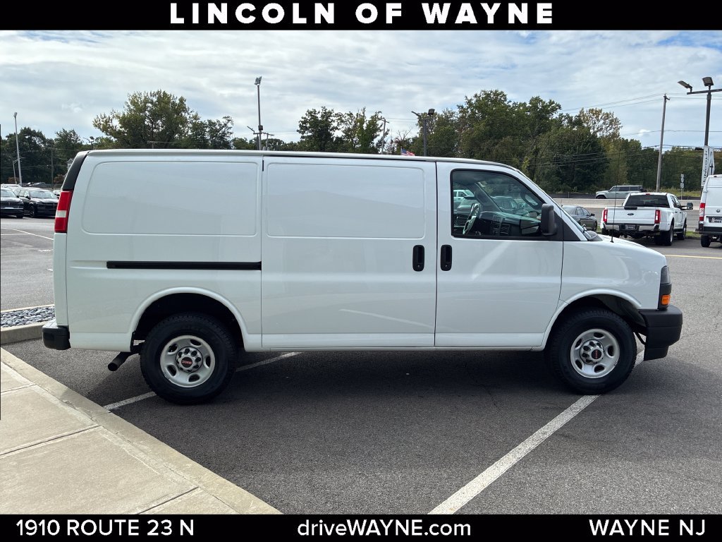 Used 2022 GMC Savana 2500 RWD image 8