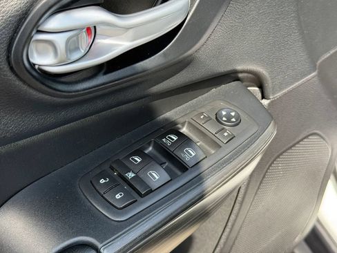 Used 2015 Jeep Cherokee Limited AWD/4WD image 16