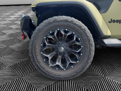 Used 2018 Jeep Wrangler Unlimited Sahara AWD/4WD image 14