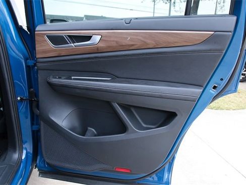 Certified 2025 Volkswagen Atlas SE image 31