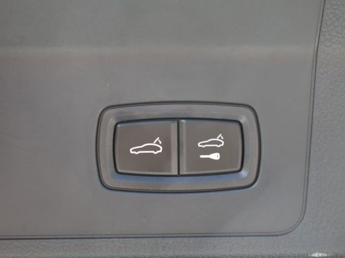 Used 2025 Porsche Panamera RWD image 9