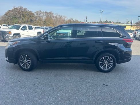 Used 2019 Toyota Highlander XLE image 1