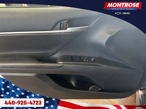 Used 2024 Toyota Camry SE FWD image 9
