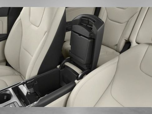 Certified 2019 Ford Edge Titanium w/ Cold Weather Package image 12