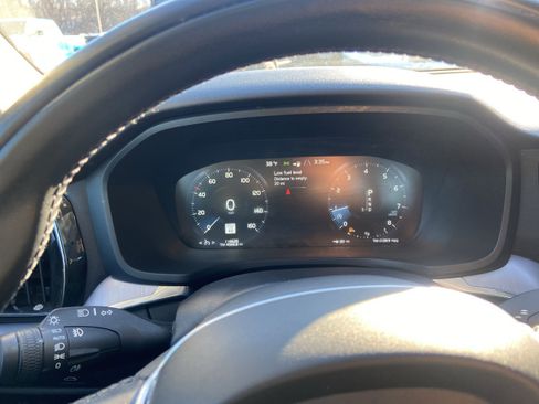 Used 2020 Volvo S60 T5 Momentum image 19