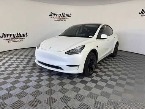 Used 2022 Tesla Model Y Long Range image 1