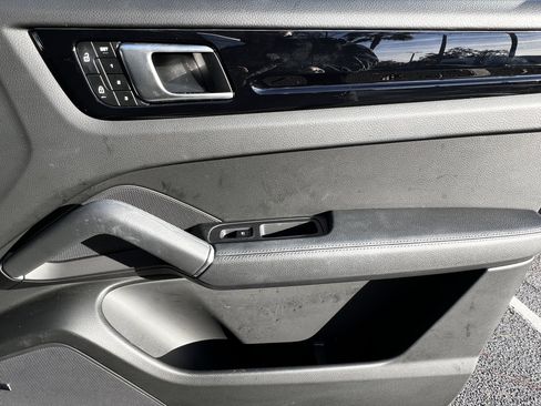 Used 2023 Porsche Cayenne image 43