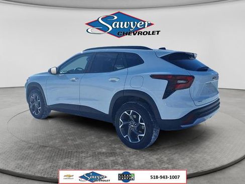 Used 2025 Chevrolet Trax LT w/ Driver Confidence Package FWD image 5