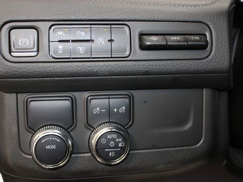 Used 2024 GMC Yukon Denali image 23