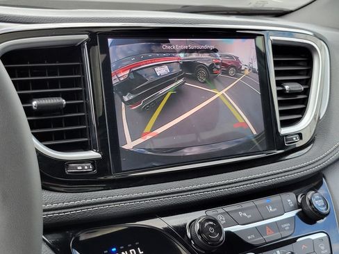 Used 2025 Chrysler Pacifica Limited FWD image 22