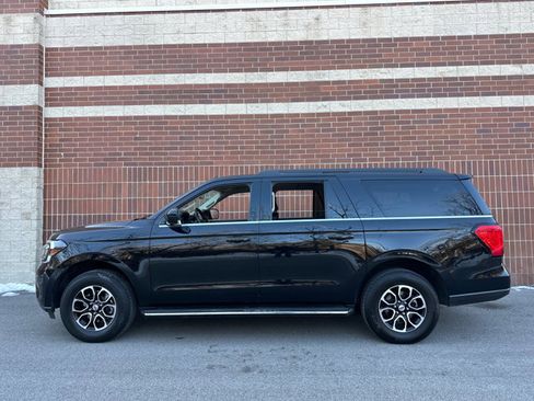 Used 2023 Ford Expedition Max XLT image 2