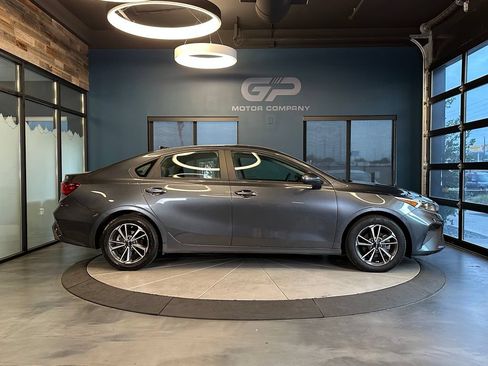 Used 2023 Kia Forte LXS FWD image 2