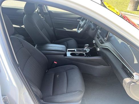 Certified 2024 Nissan Altima 2.5 SV FWD image 17