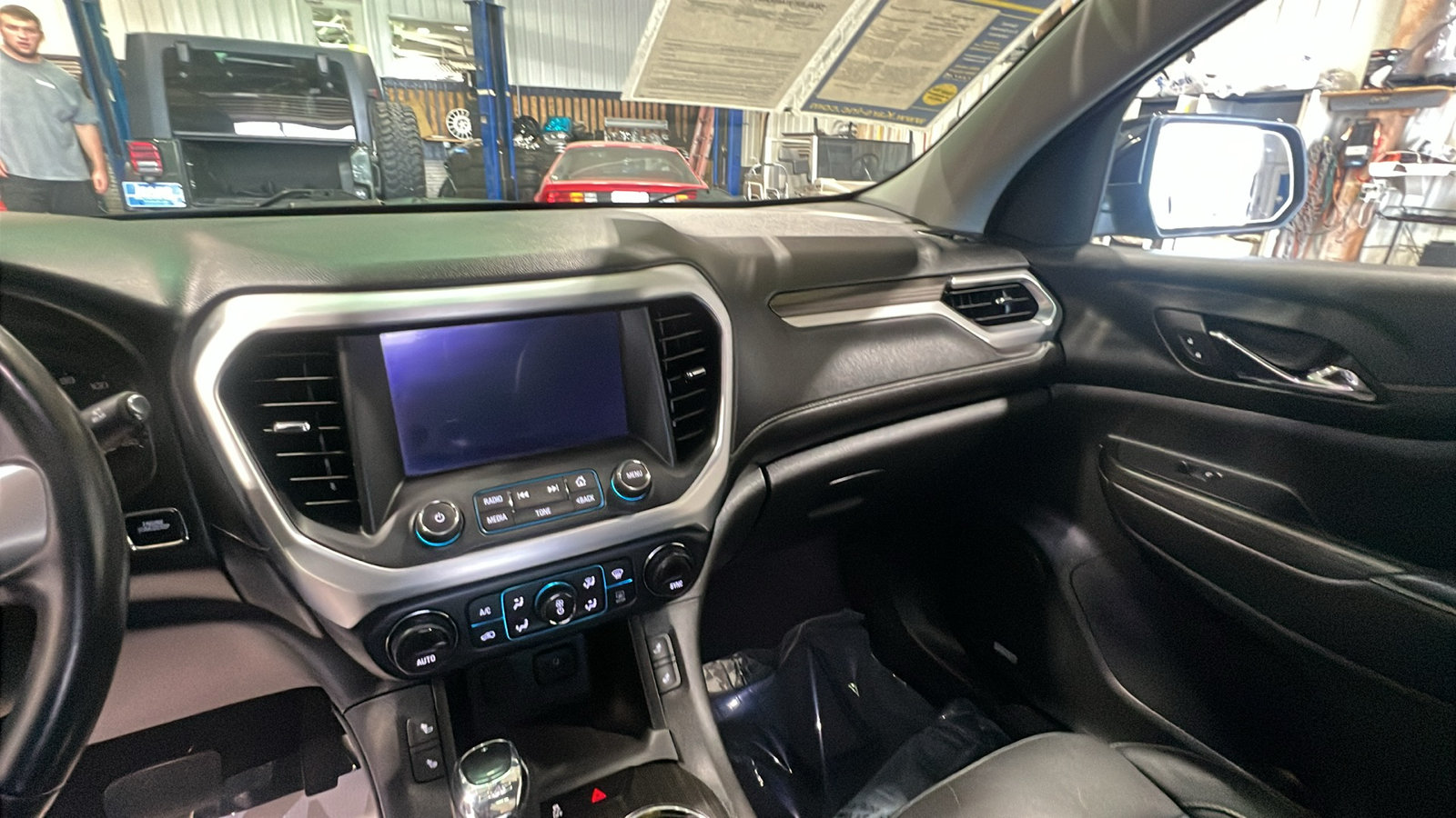 Used 2019 GMC Acadia SLT AWD/4WD image 13