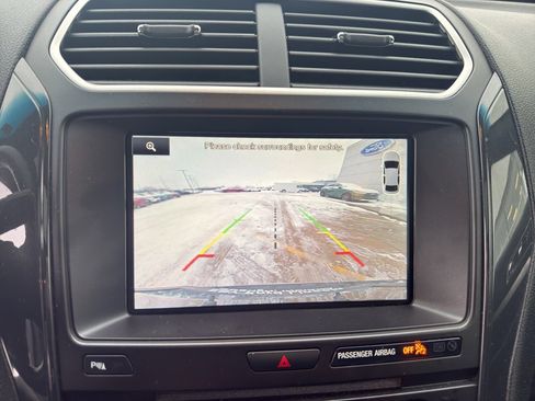 Used 2016 Ford Explorer XLT w/ Equipment Group 202A image 21