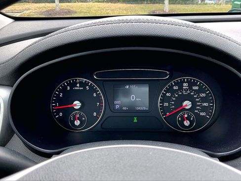 Used 2020 Kia Sorento LX image 10