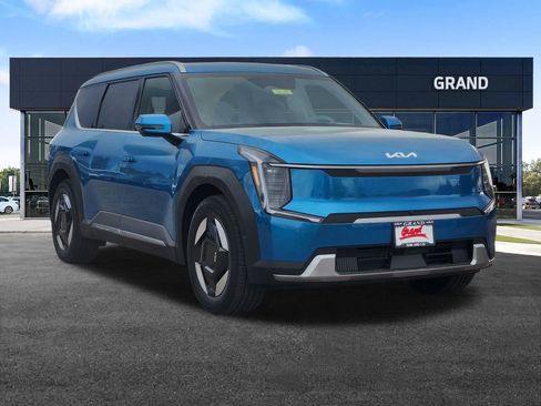 New 2026 Kia EV9 Wind AWD/4WD image 2