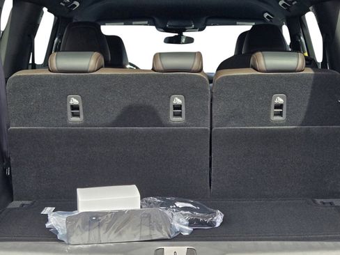 New 2026 Nissan Armada SL w/ Captain's Chari Seat Package RWD image 24
