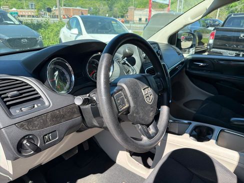 Used 2015 Dodge Grand Caravan SXT FWD image 19