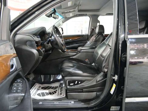 Used 2019 Cadillac Escalade ESV Luxury image 17