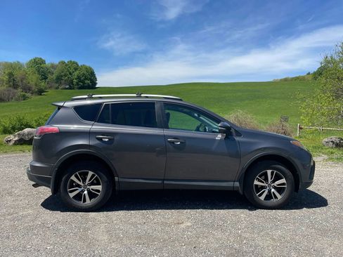 Used 2016 Toyota RAV4 XLE AWD/4WD image 5