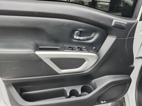 Used 2021 Nissan Titan SL w/ Moonroof Package AWD/4WD image 31