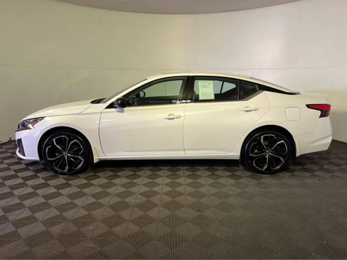 Certified 2023 Nissan Altima 2.5 SR w/ SR Premium Package AWD/4WD image 4