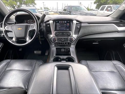 Used 2020 Chevrolet Suburban LT RWD image 7