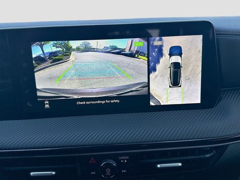 Used 2025 Nissan Kicks SR image 13