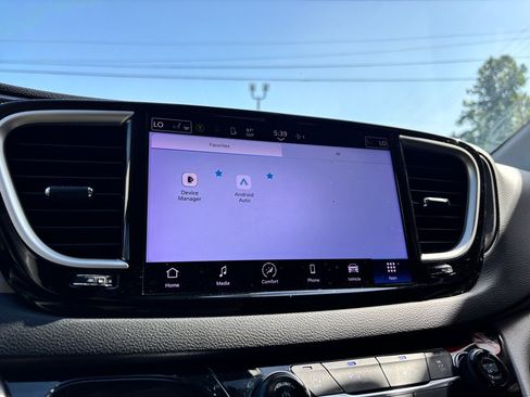 Used 2023 Chrysler Pacifica Touring-L FWD image 30