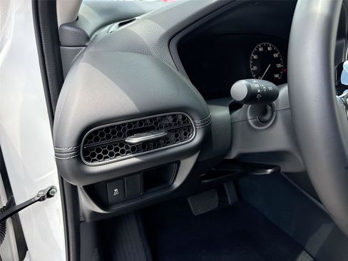 Certified 2026 Honda HR-V EX-L image 11