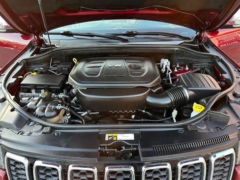 Used 2017 Jeep Grand Cherokee Limited w/ Luxury Group II image 34