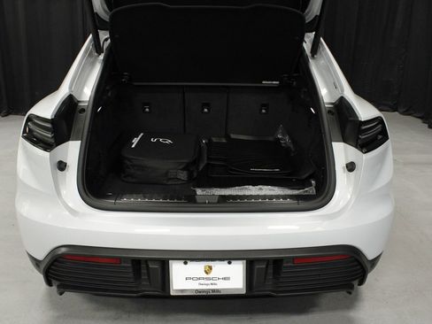 Certified 2025 Porsche Macan Electric RWD image 23