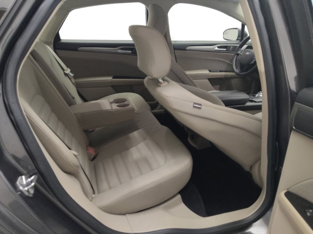Used 2017 Ford Fusion SE w/ Fusion SE Technology Package FWD image 19