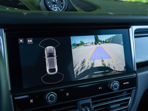 Certified 2023 Porsche Macan AWD/4WD image 28