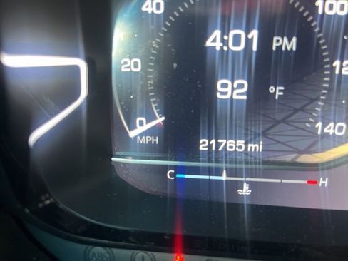 Used 2024 GMC Yukon Denali w/ Advanced Technology Package image 25