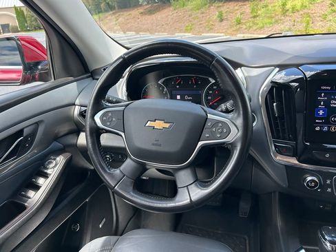 Used 2020 Chevrolet Traverse LT w/ LT Premium Package FWD image 23