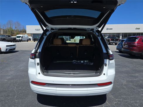New 2026 Jeep Grand Cherokee Summit AWD/4WD image 5