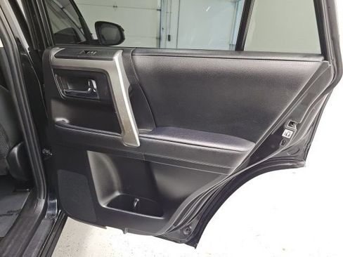 Used 2021 Toyota 4Runner SR5 AWD/4WD image 31