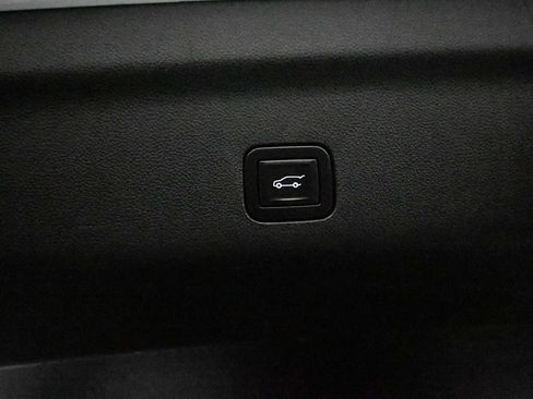 Used 2022 GMC Yukon XL AT4 AWD/4WD image 30